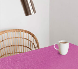 Table décoré en rose pailleté .